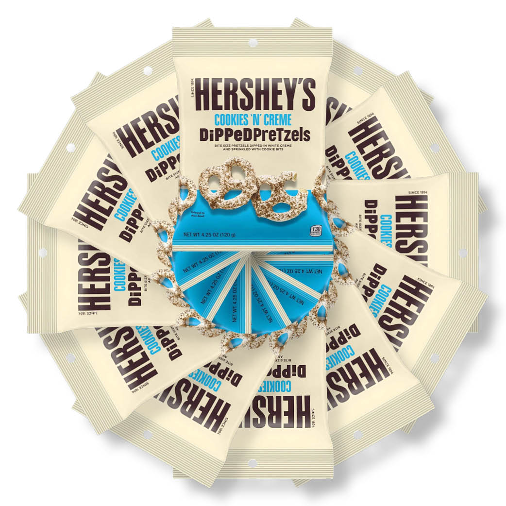 Plusieurs paquets beiges entassés les uns sur les autres sur un fond blanc. Le tout forme une rosace