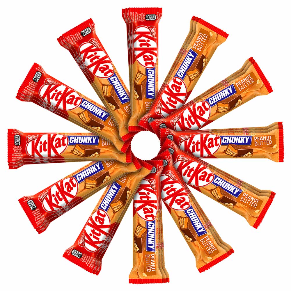 Des emballages rouges et oranges sur fond blanc qui sont disposés de telle sorte à faire un rond