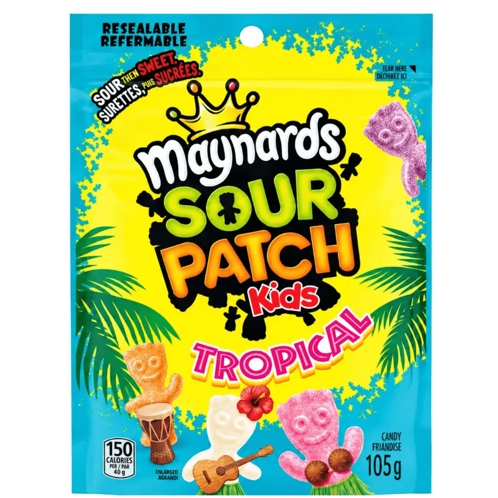Sachet Maynards Sour Patch Kids Tropical 105 g, bonbons acidulés aux saveurs tropicales présentés dans un décor ensoleillé.