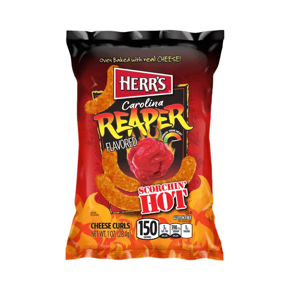 Un emballage noir et rouge avec des flammes en bas et au centre des chips orange et un gros piment rouge de forme ronde, le tout sur fond blanc