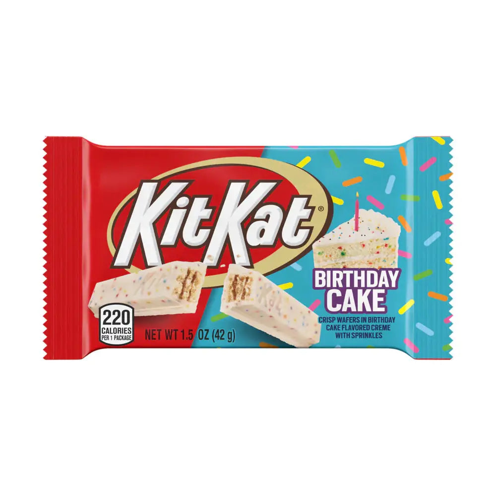 Un emballage rouge à gauche et bleu avec des confettis colorés à droite, au centre il y a un biscuit en bâtonnet blanc et sur le coté une part de gâteau d’anniversaire blanc avec une bougie rose. Le tout sur fond blanc