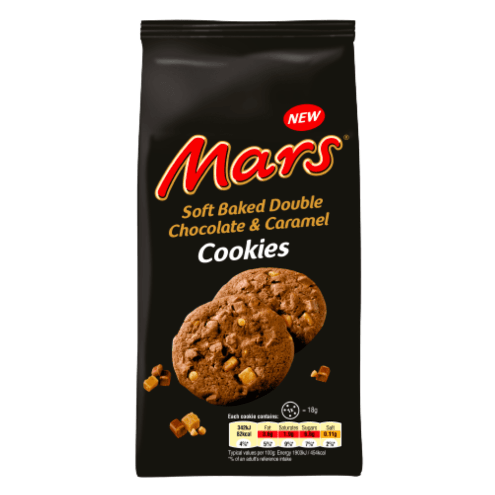 Un emballage noir avec 2 cookie au chocolat avec des pépites marrons et brunes, le tout sur fond blanc