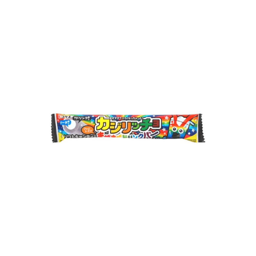 Un paquet multicolore avec à droite un verre remplie d’une boisson arc-en-ciel, le tout sur fond blanc