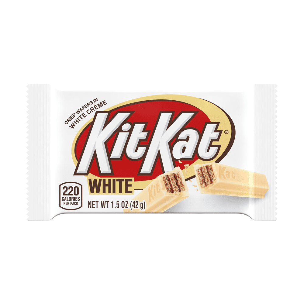 Un emballage blanc sur fond blanc avec au centre le logo « Kit Kat » et à gauche un biscuit en forme de bâtonnet enrobé de chocolat blanc 