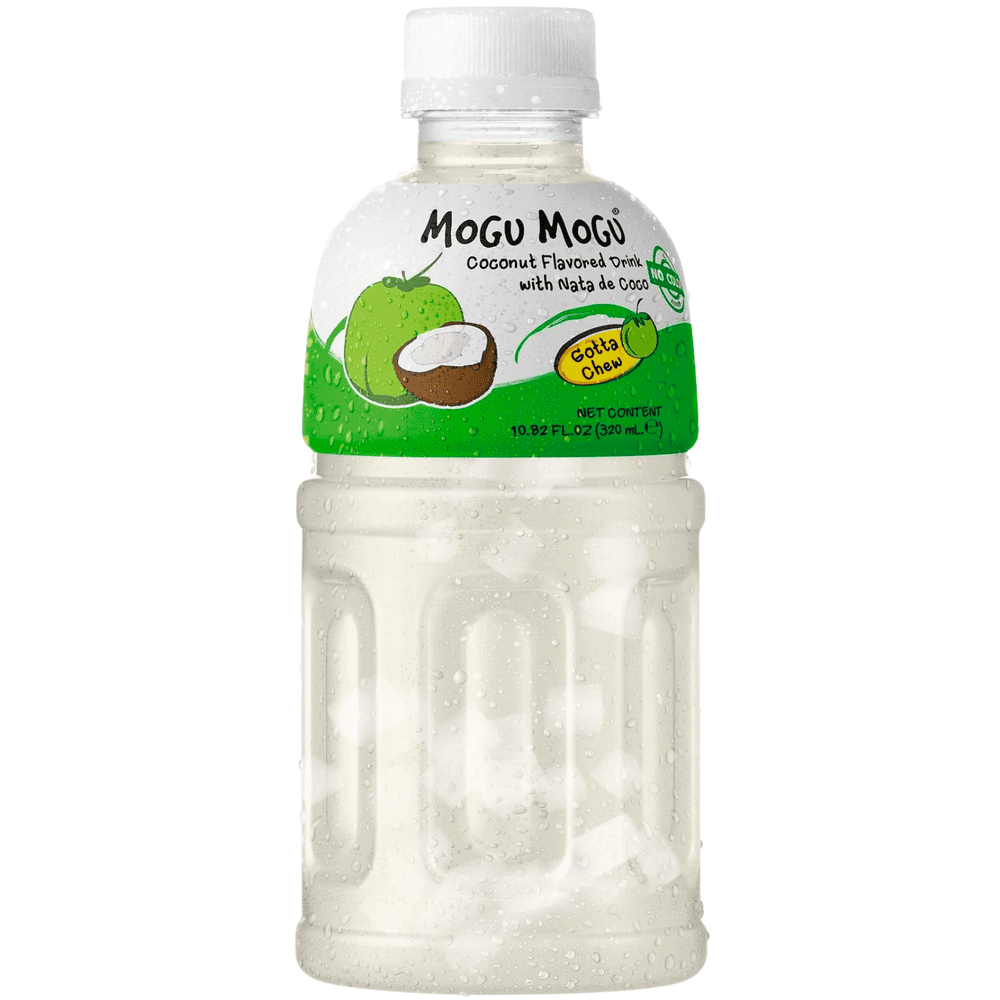 Une bouteille transparente sur fond blanc qui montre la couleur blanche de la boisson. Sur l’étiquette est dessiné 2 noix de coco